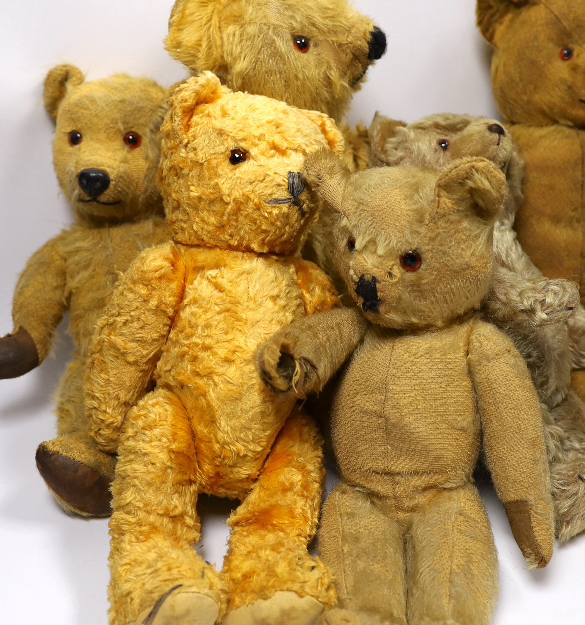 Six post-war bears, for restoration (6)